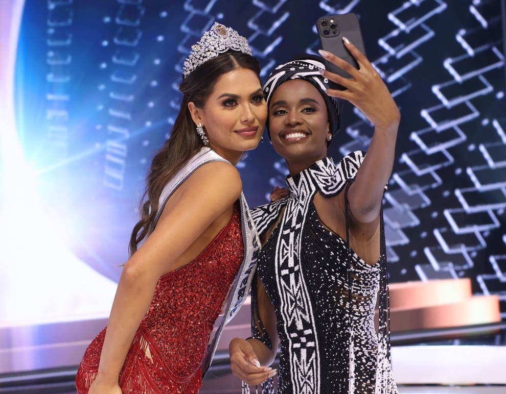 Andrea Meza, Miss Universo, se vacuna contra COVID19